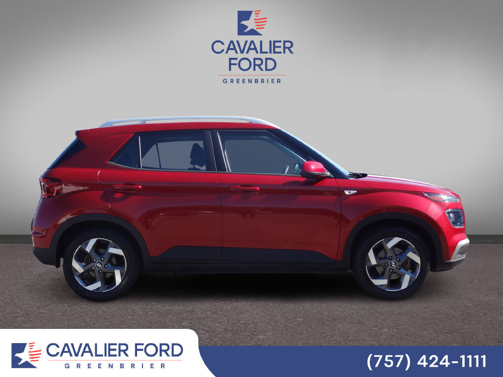 Used 2022 Hyundai Venue SEL FWD image 2