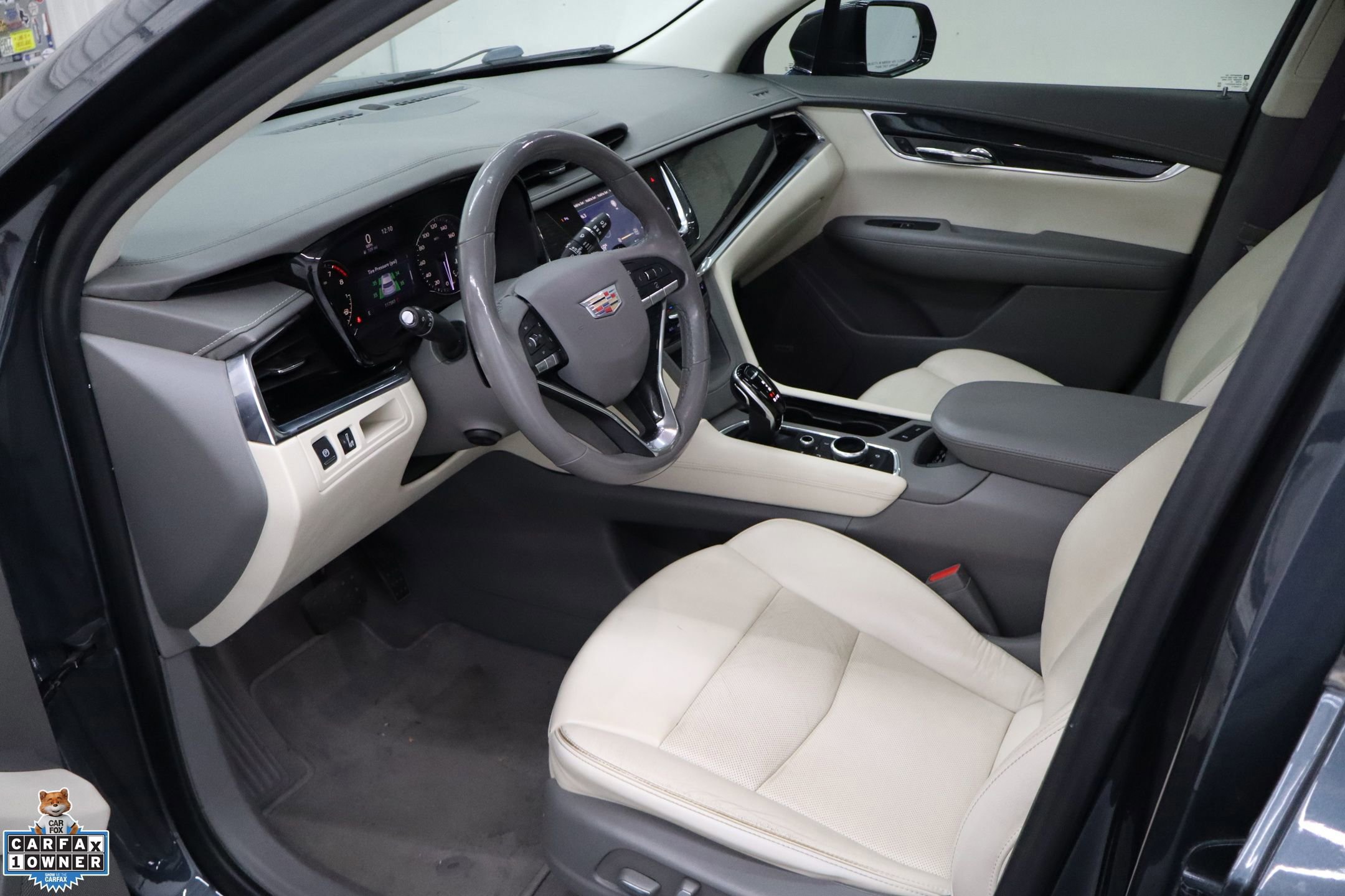 Used 2021 Cadillac XT6 Premium Luxury w/ LPO, Floor Liner Package image 24