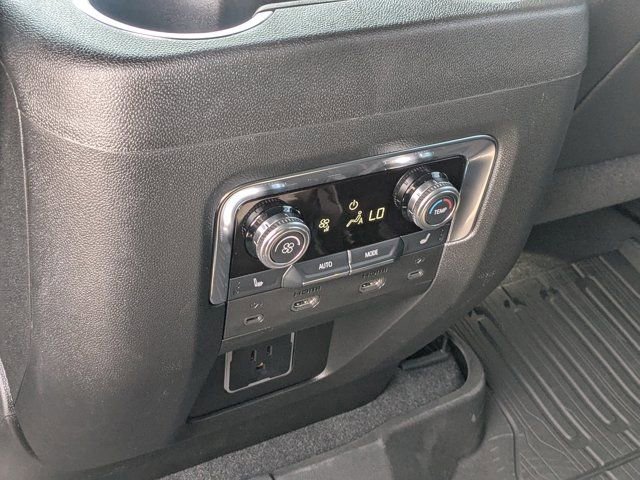 Used 2026 GMC Yukon Denali w/ Denali Reserve Package AWD/4WD image 18