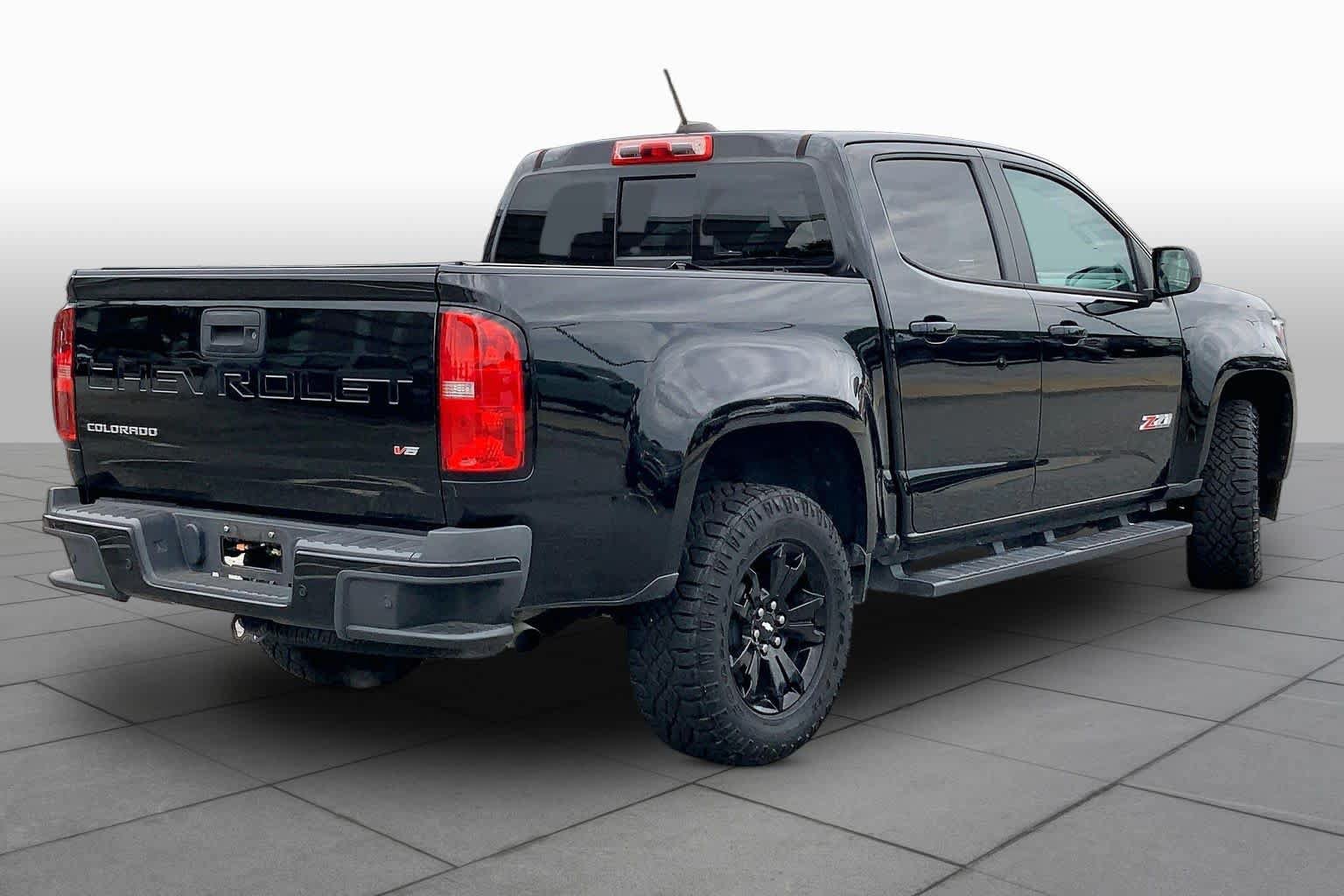 Used 2022 Chevrolet Colorado Z71 w/ Z71 Midnight Edition AWD/4WD image 12