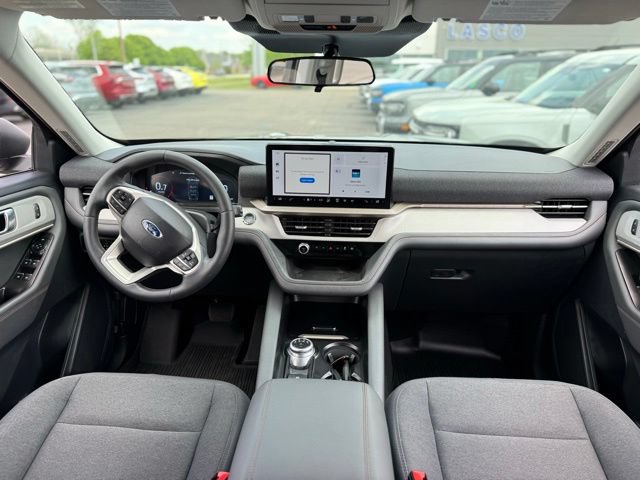 Certified 2025 Ford Explorer Active AWD/4WD image 2