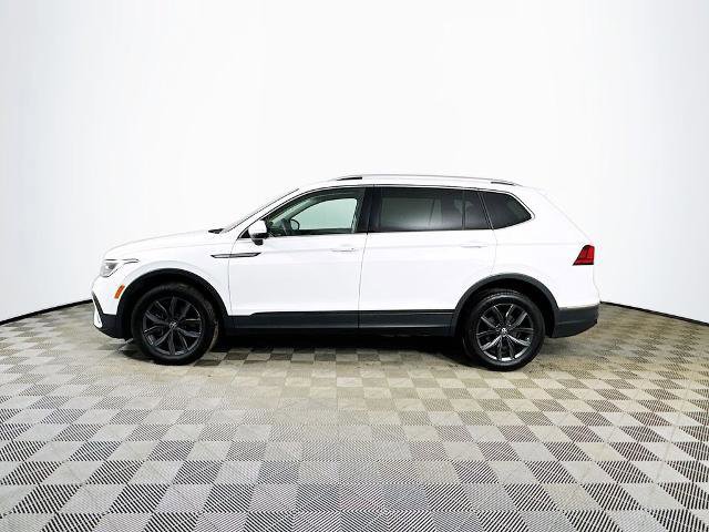 Used 2022 Volkswagen Tiguan SE image 2