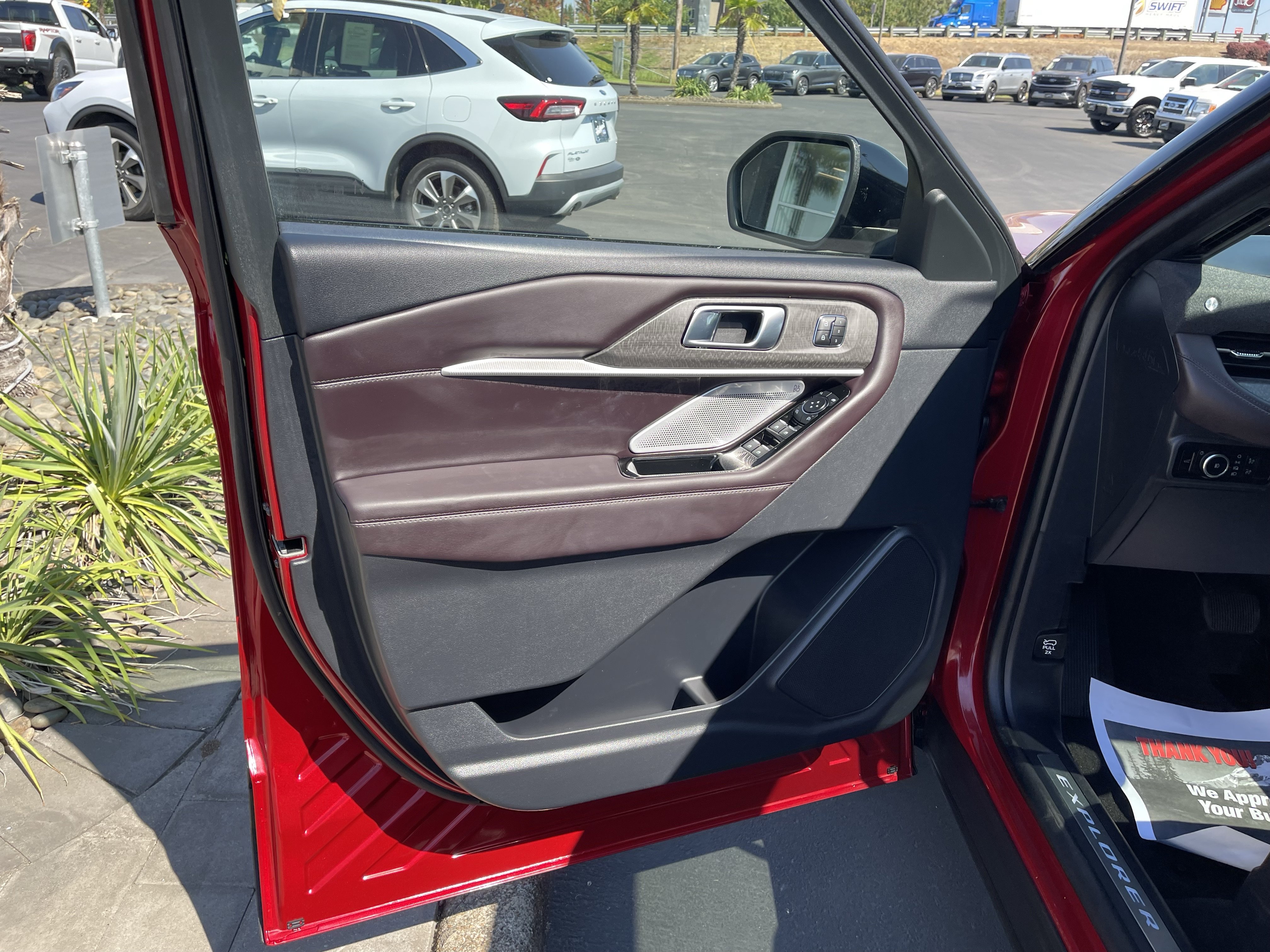 Certified 2025 Ford Explorer Platinum AWD/4WD image 14
