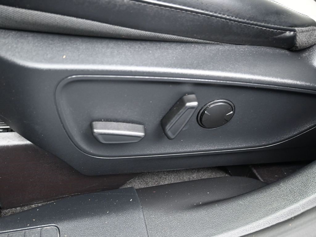 Certified 2025 Ford Escape SE w/ Class II Trailer Tow Package image 27