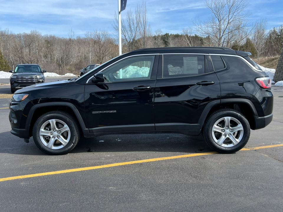 Used 2024 Jeep Compass Latitude AWD/4WD image 5
