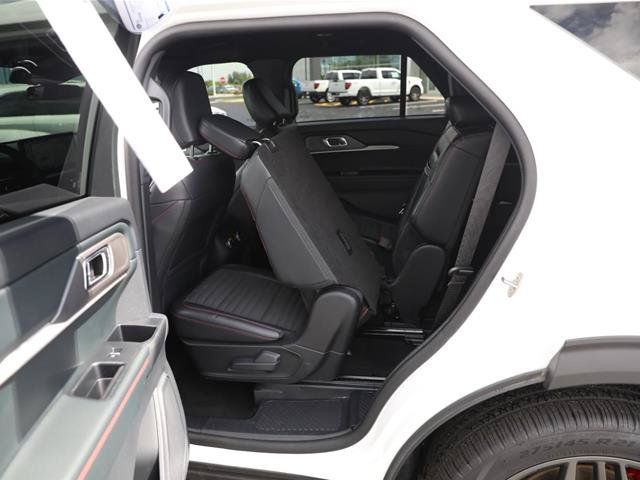 Certified 2025 Ford Explorer ST-Line w/ ST-Line Street Pack AWD/4WD image 30