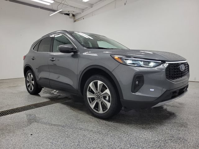 Certified 2025 Ford Escape Platinum AWD/4WD image 2