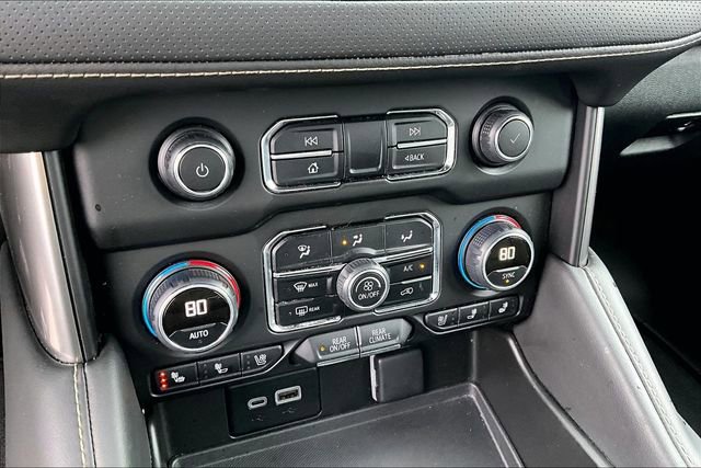 Used 2024 Chevrolet Suburban Premier image 22