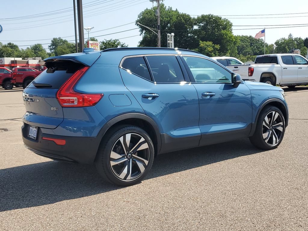 Used 2023 Volvo XC40 B5 Plus w/ Driver Assist Package AWD/4WD image 4