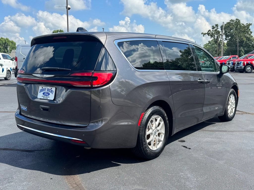 Used 2023 Chrysler Pacifica Touring-L FWD image 22
