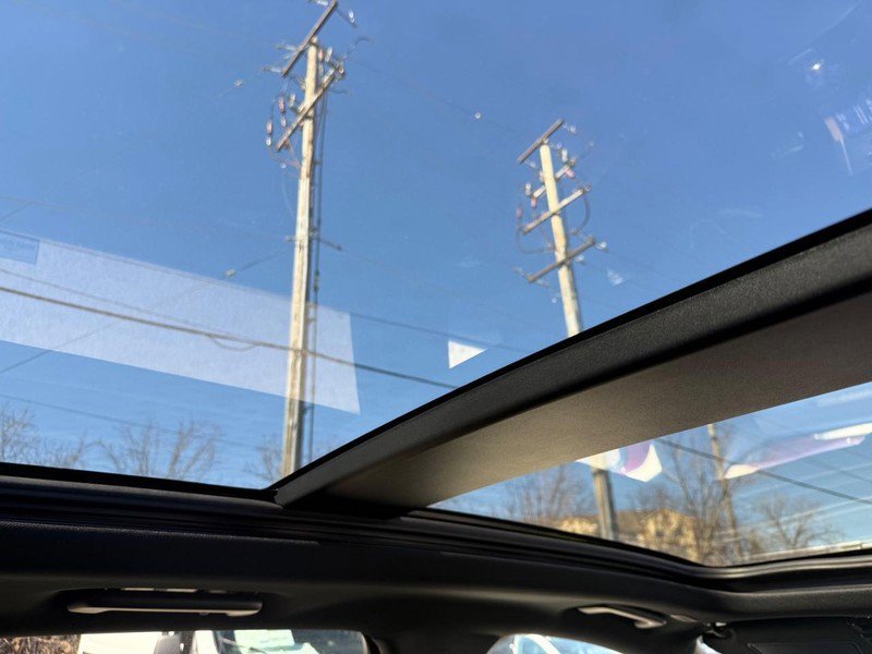 Certified 2024 Ford Edge ST-Line w/ Class II Trailer Tow Package image 16