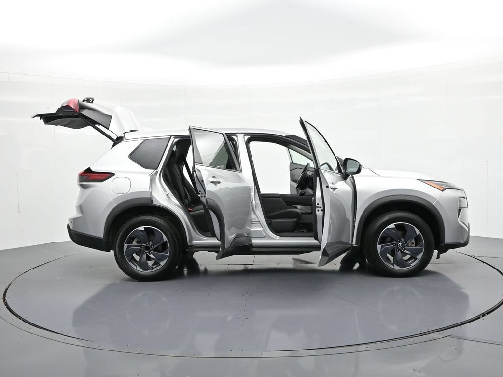 Used 2024 Nissan Rogue SV FWD image 22