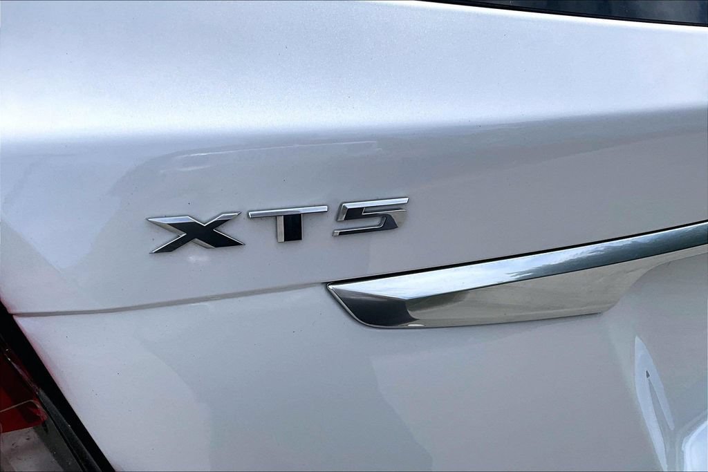 Used 2023 Cadillac XT5 Premium Luxury w/ LPO, Floor Liner Package AWD/4WD image 8