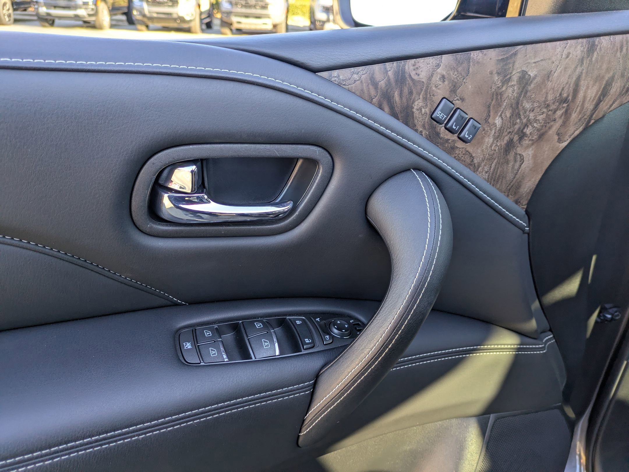 Used 2023 INFINITI QX80 Premium Select w/ Cargo Package image 16