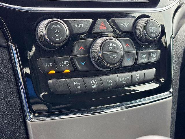 Used 2022 Jeep Grand Cherokee Laredo E AWD/4WD image 17