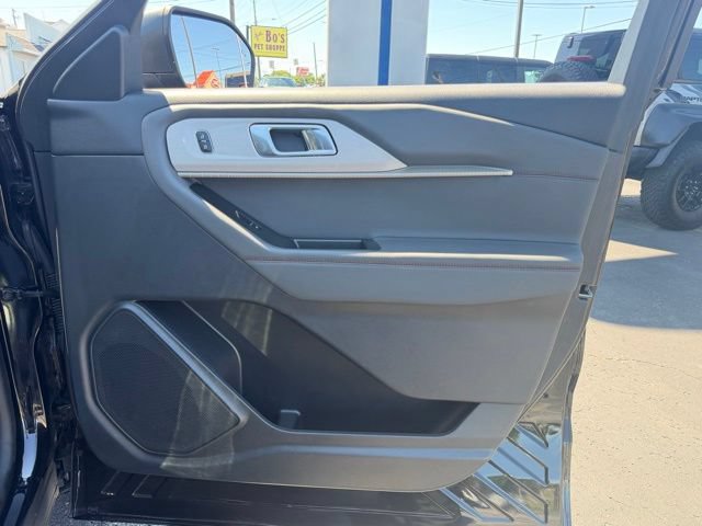 Certified 2025 Ford Explorer Active w/ Active Comfort Package AWD/4WD image 32