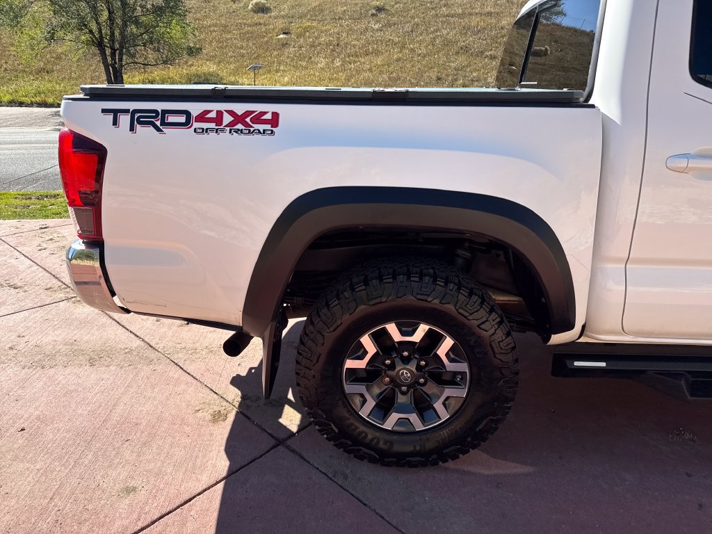 Used 2019 Toyota Tacoma TRD Off-Road AWD/4WD image 32