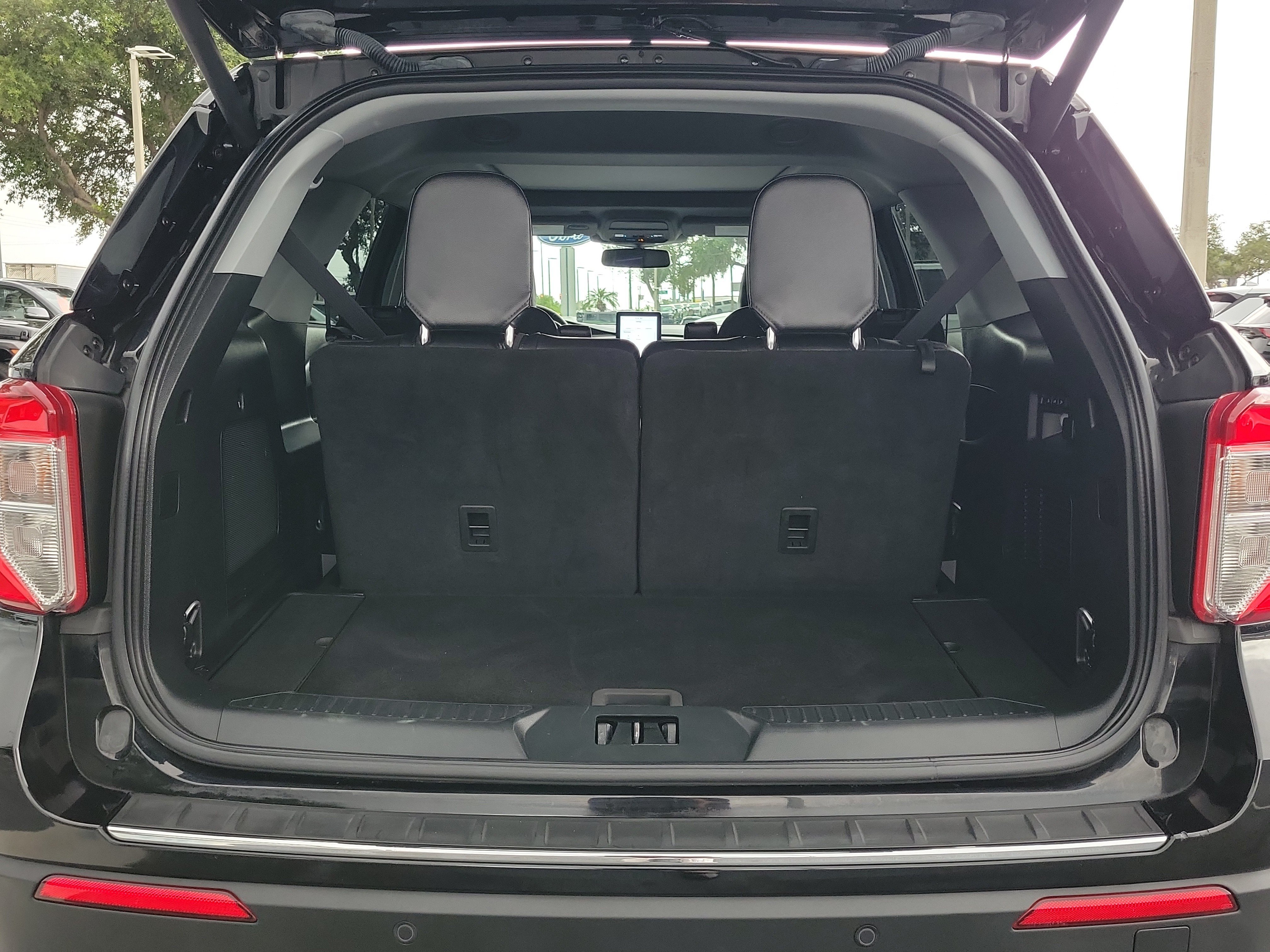 Certified 2023 Ford Explorer Limited w/ Limited Technology Package RWD image 11