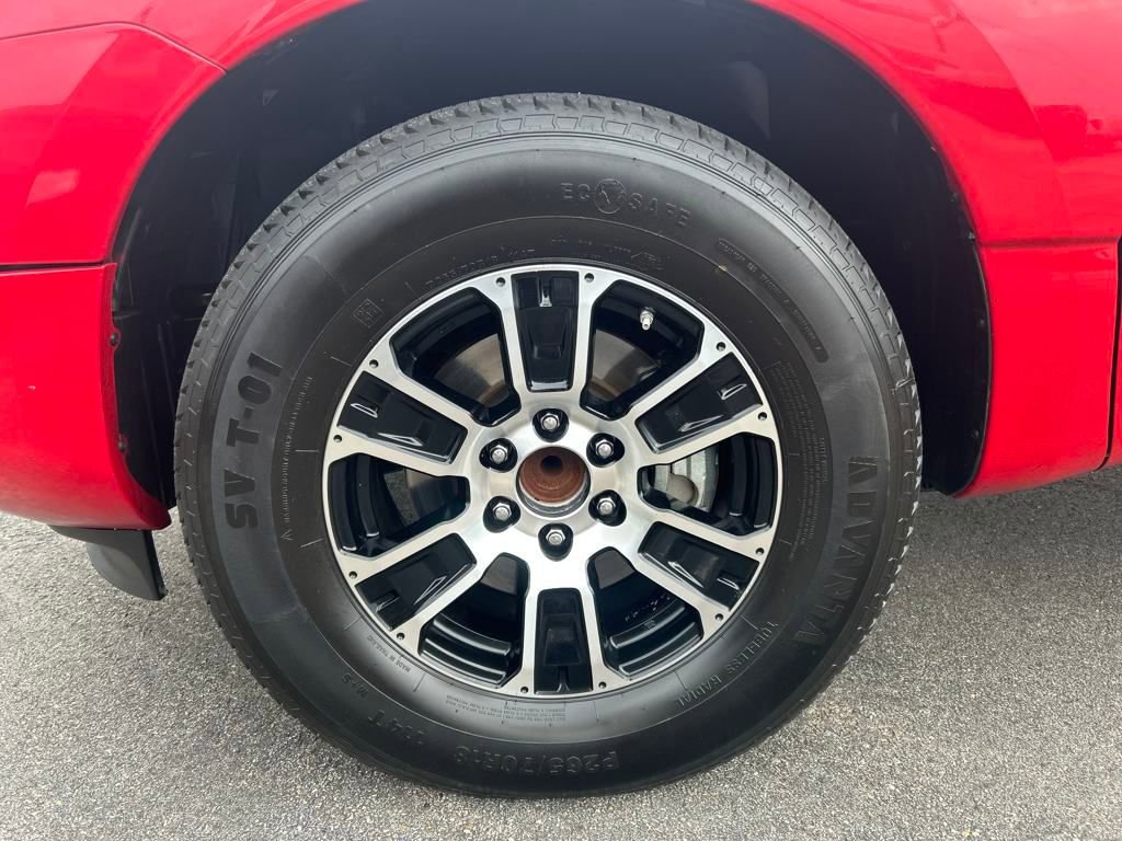 Used 2023 Nissan Titan SV image 9