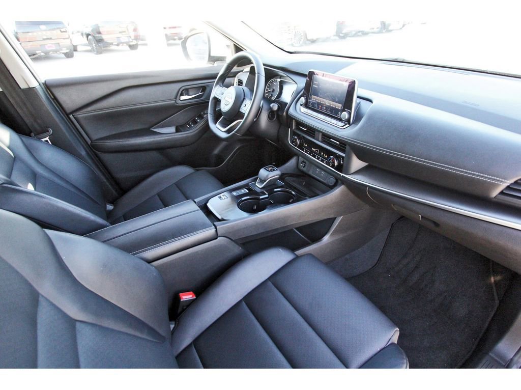 Used 2024 Nissan Rogue SV w/ SV Premium Package image 29