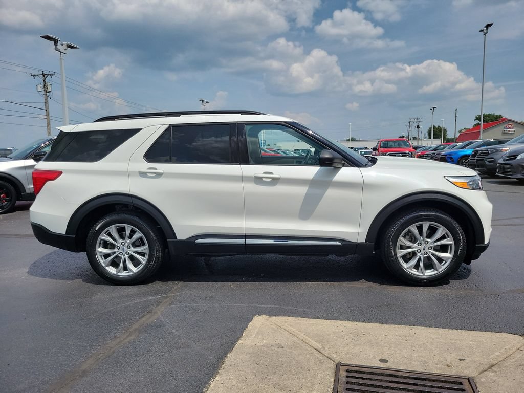 Certified 2023 Ford Explorer XLT w/ Equipment Group 202A AWD/4WD image 3