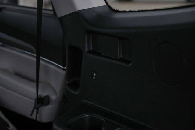 Used 2022 Kia Telluride EX w/ EX Premium Package image 16