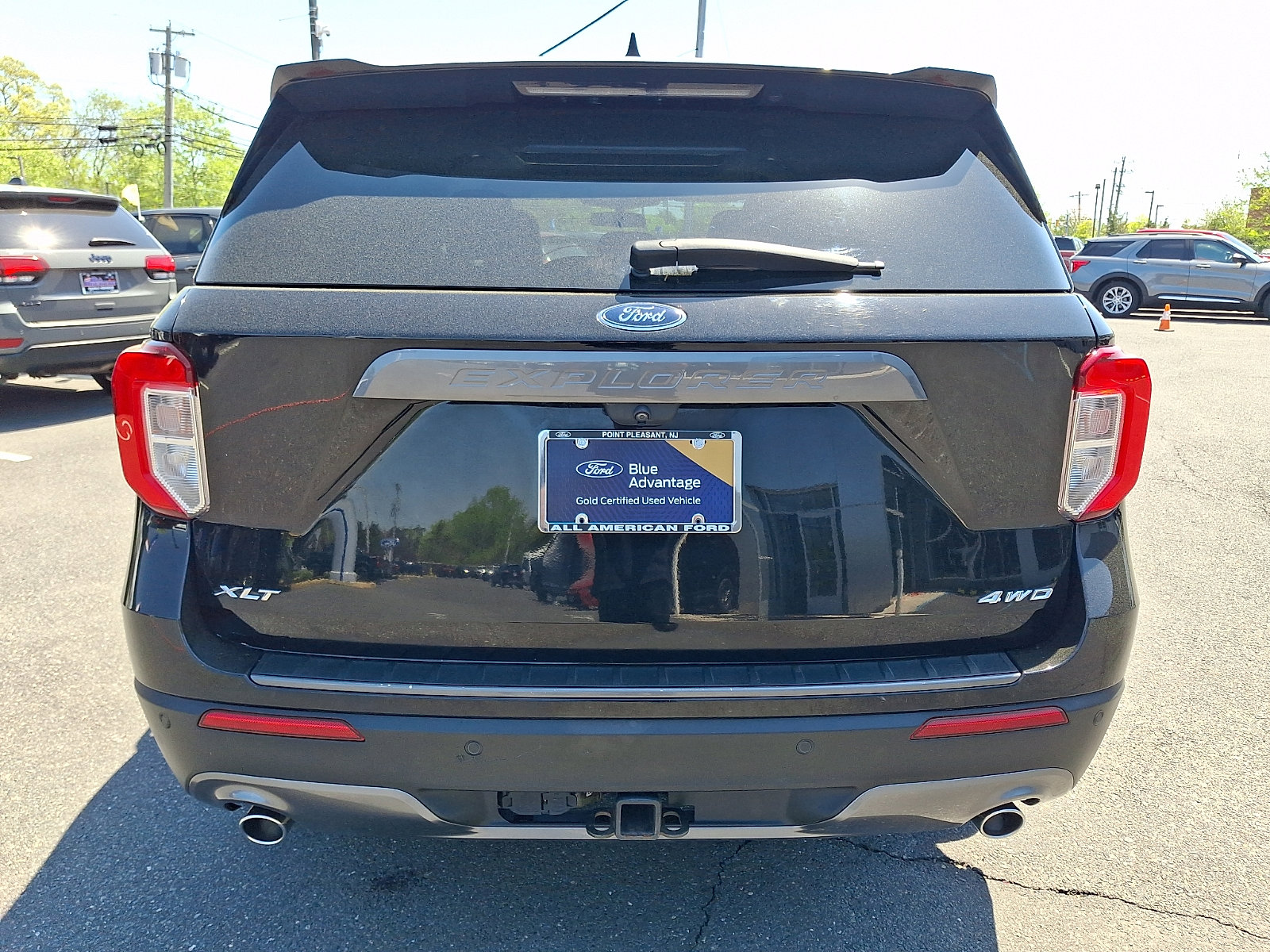 Certified 2022 Ford Explorer XLT w/ Equipment Group 202A AWD/4WD image 9
