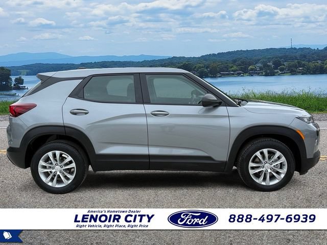 Used 2023 Chevrolet TrailBlazer LS FWD image 2