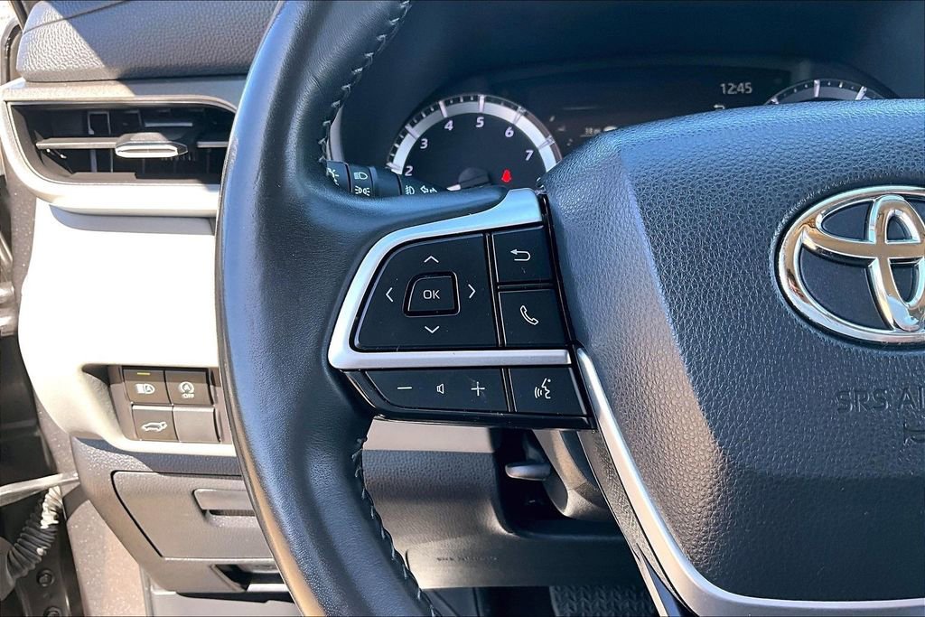Used 2023 Toyota Highlander LE image 18