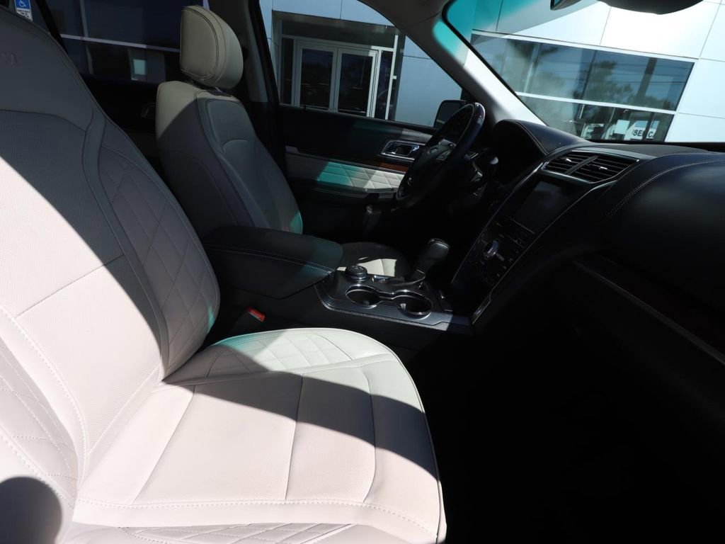 Certified 2017 Ford Explorer Platinum image 16