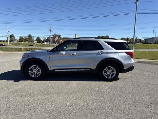Certified 2022 Ford Explorer XLT w/ Equipment Group 202A AWD/4WD image 8