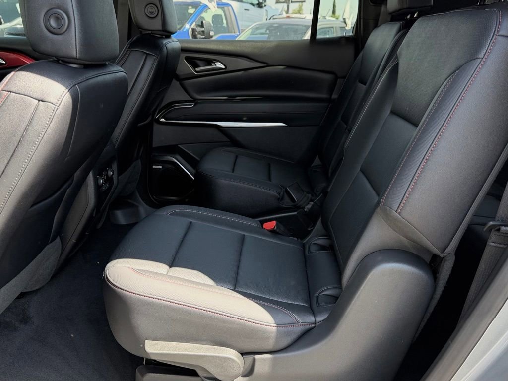 Used 2025 Chevrolet Traverse Z71 w/ Enhanced Driving Package AWD/4WD image 30
