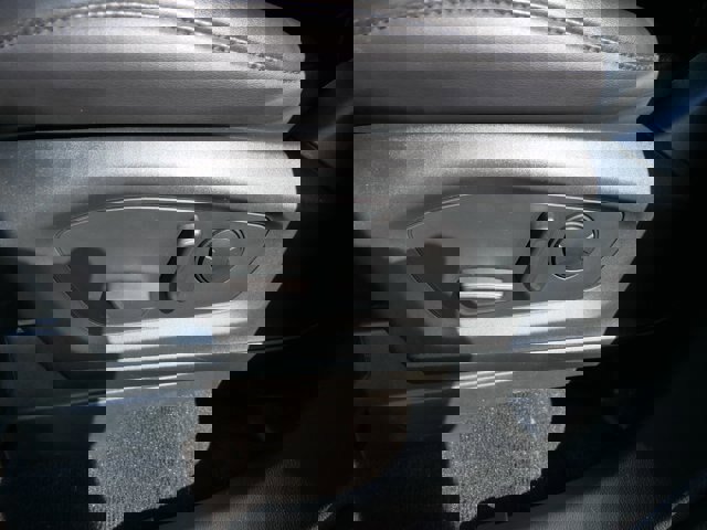 Certified 2022 Ford Explorer XLT w/ Equipment Group 202A image 17