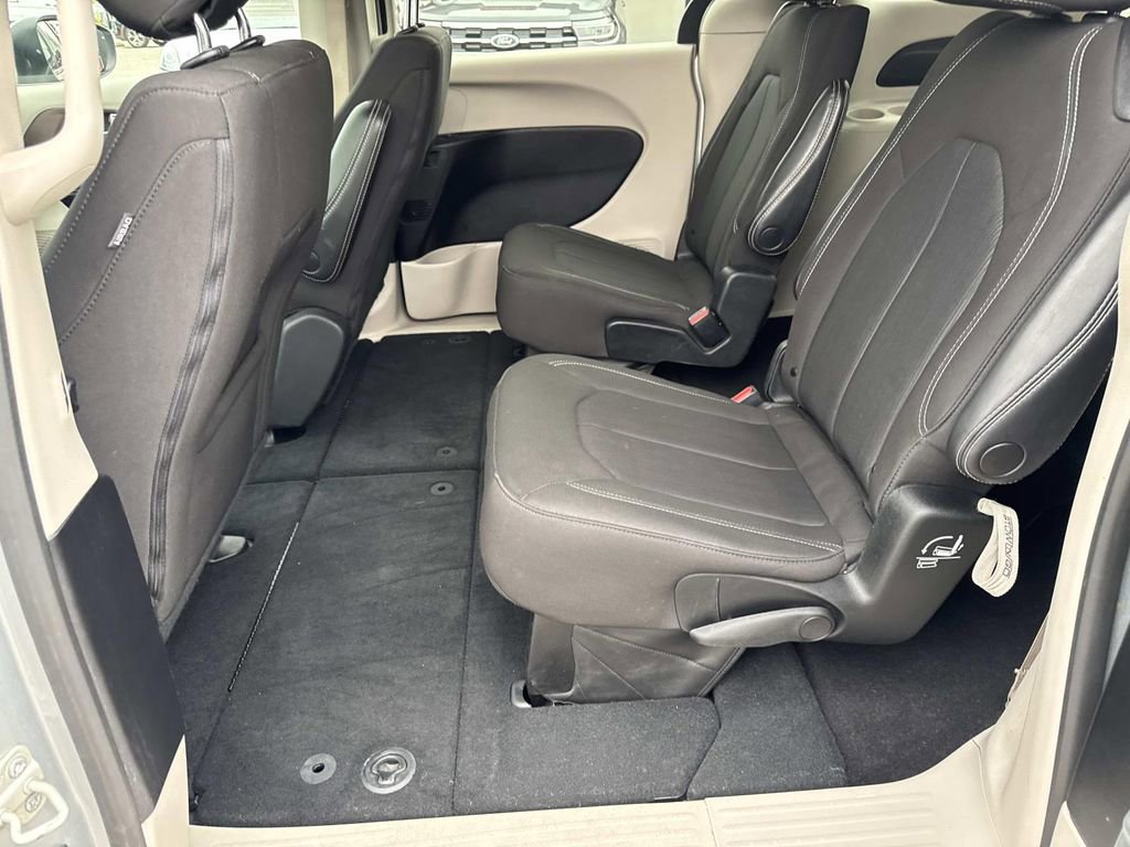 Used 2023 Chrysler Voyager LX image 13