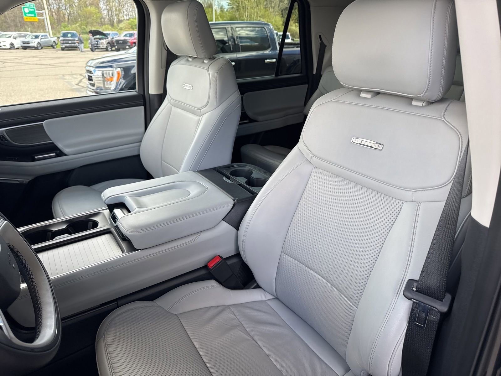 Certified 2025 Ford Expedition Max Platinum w/ Driver's Package AWD/4WD image 26