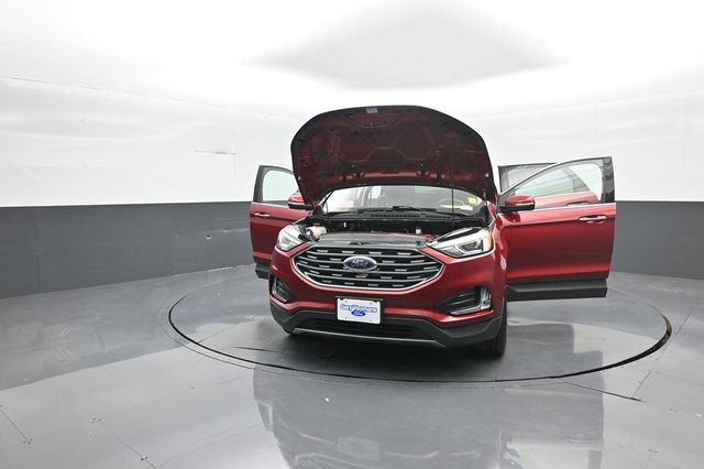 Certified 2019 Ford Edge Titanium w/ Cold Weather Package AWD/4WD image 45