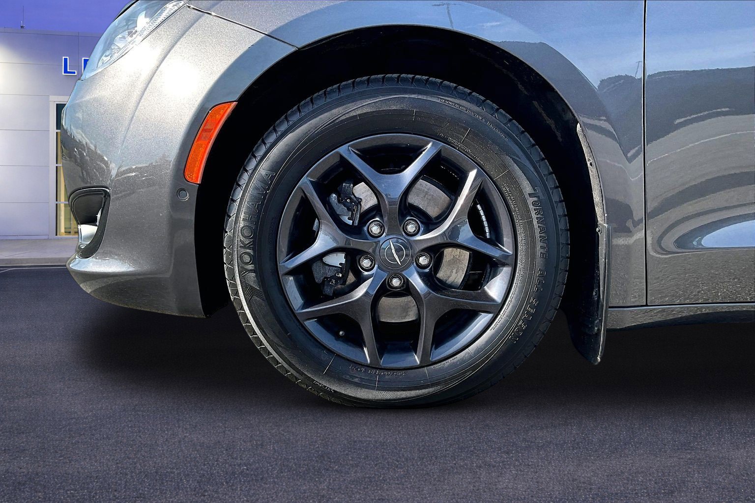 Used 2019 Chrysler Pacifica Touring-L Plus w/ Advanced Safetytec Group FWD image 37