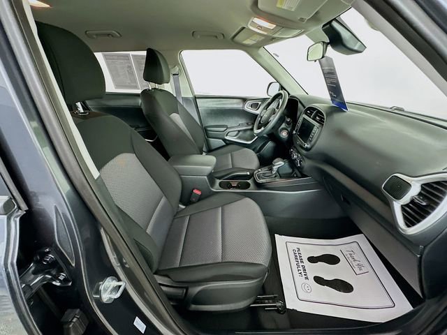Used 2025 Kia Soul LX w/ LX Technology Package FWD image 31