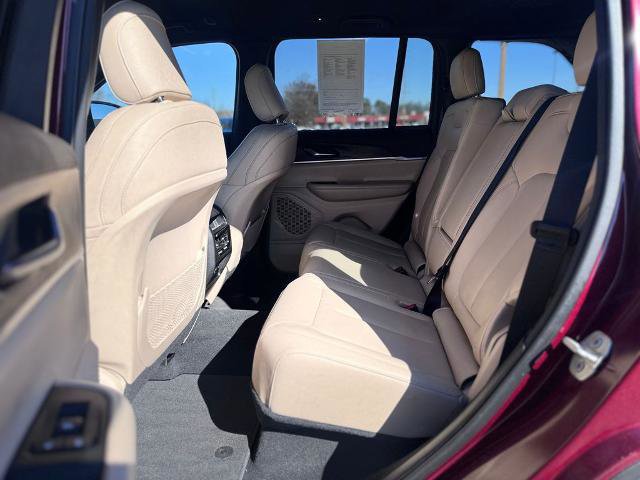 Used 2023 Jeep Grand Cherokee Limited image 14