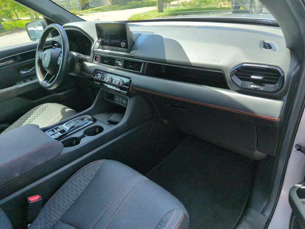 Used 2025 Honda Pilot Sport image 14