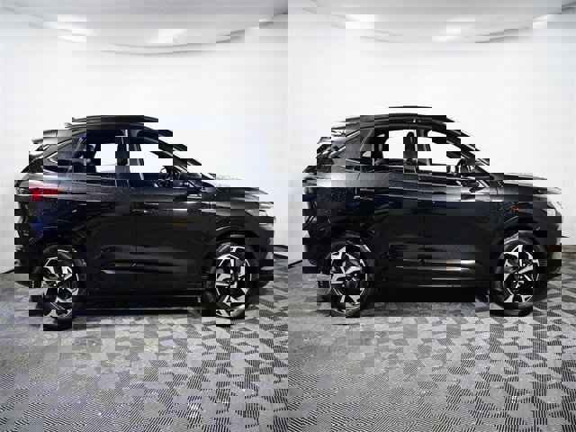 Certified 2023 Ford Escape ST-Line Select w/ Tech Pack #2 image 6