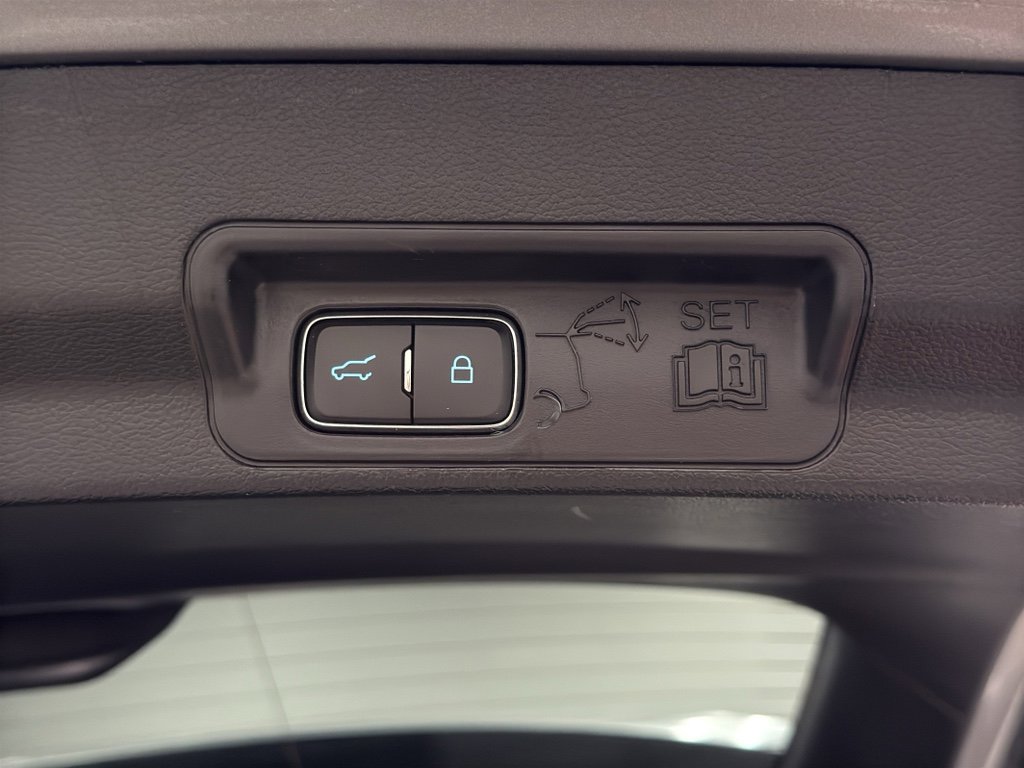 Certified 2021 Ford Explorer XLT w/ Equipment Group 202A image 34