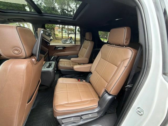 Used 2025 Chevrolet Suburban High Country AWD/4WD image 18