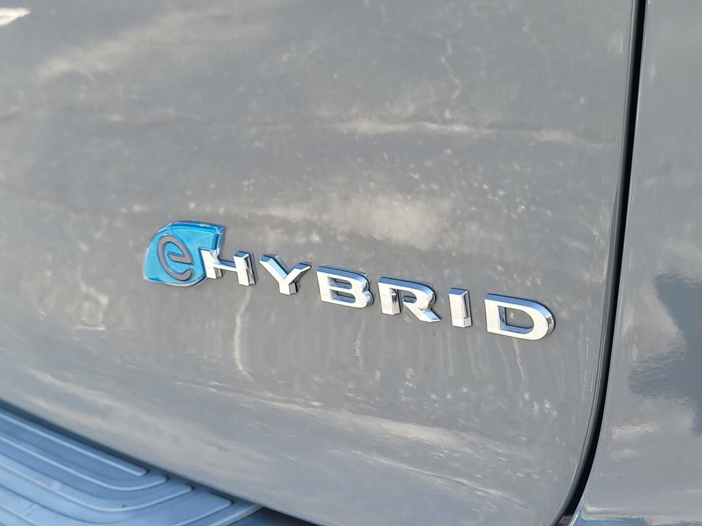 Used 2022 Chrysler Pacifica Touring-L w/ Uconnect Theater Family Group FWD image 6