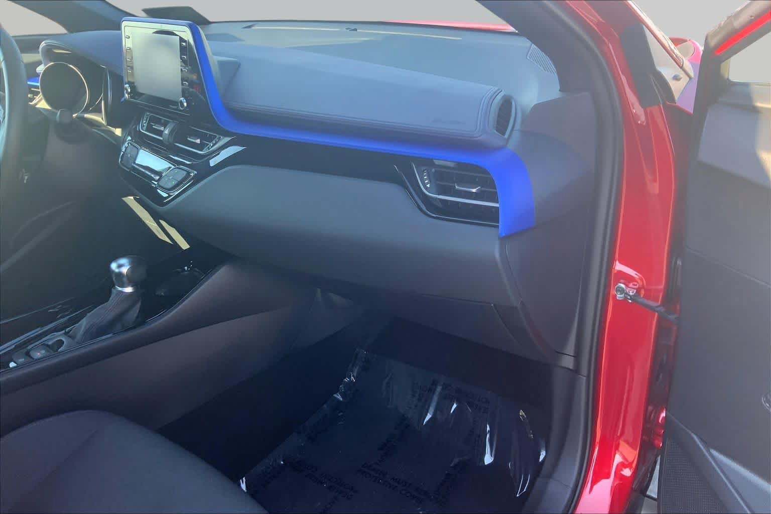 Used 2022 Toyota C-HR XLE FWD image 18