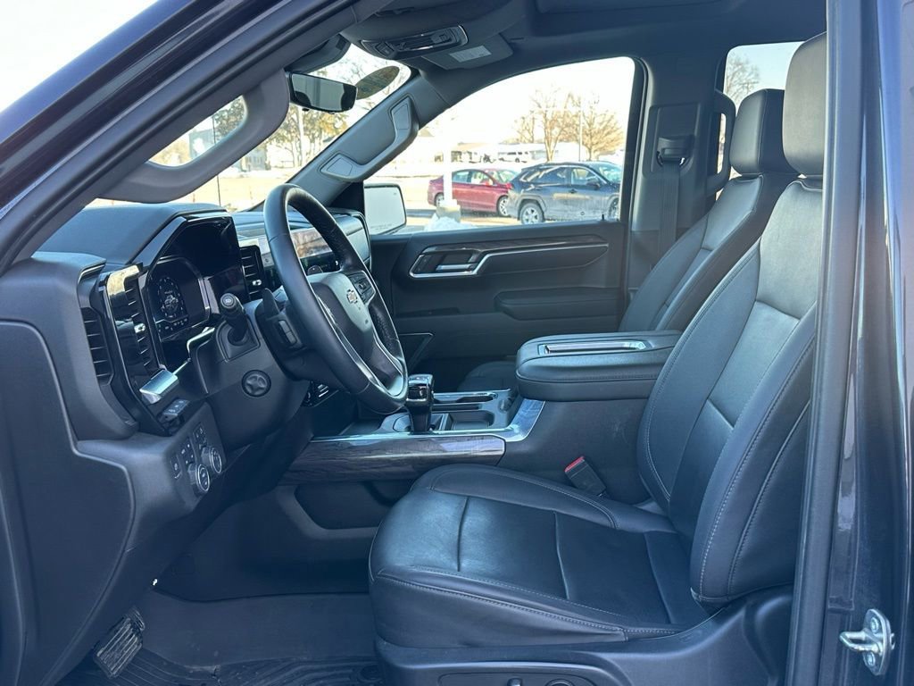 Used 2022 Chevrolet Silverado 1500 LTZ image 12