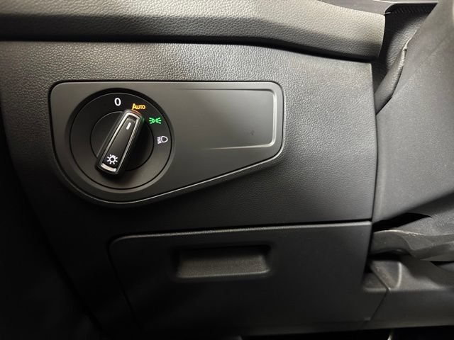 Used 2021 Volkswagen Tiguan SE AWD/4WD image 19