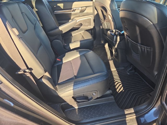 Used 2025 Kia Telluride S FWD image 30