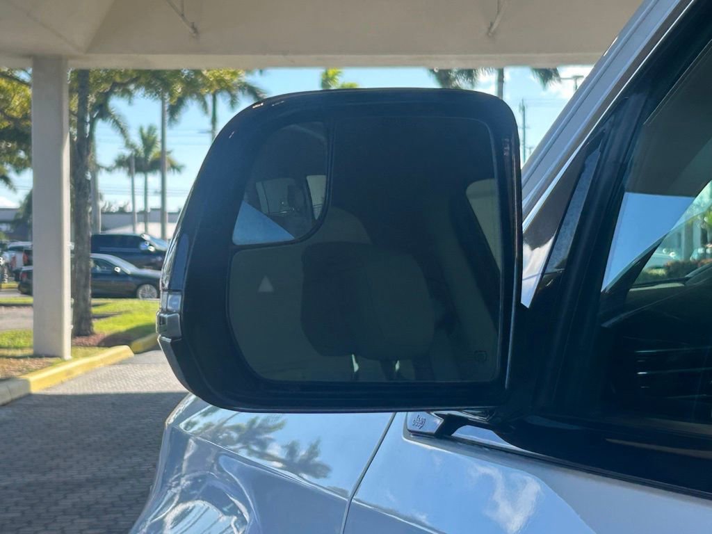 Used 2023 Jeep Wagoneer L Series II image 16