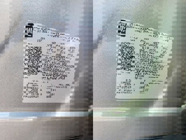 Used 2023 GMC Terrain SLT w/ Infotainment Package II image 33